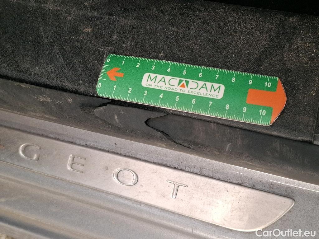  Peugeot  208  Signature 1.2 PureTech 80CV BVM5 E6dT #12