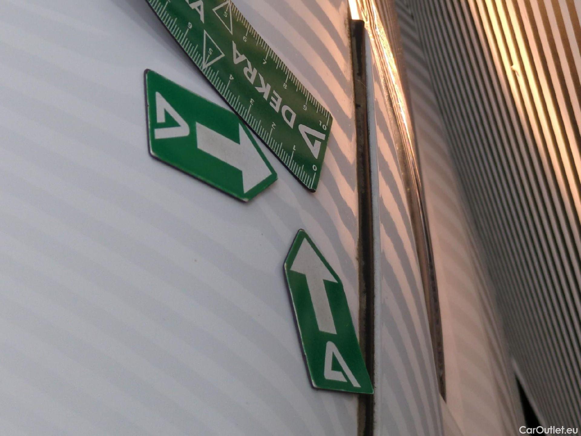  Toyota  Yaris TOYOTA  Hybride 5p Berline 1.5 VVT-I HYBRID France Business #15