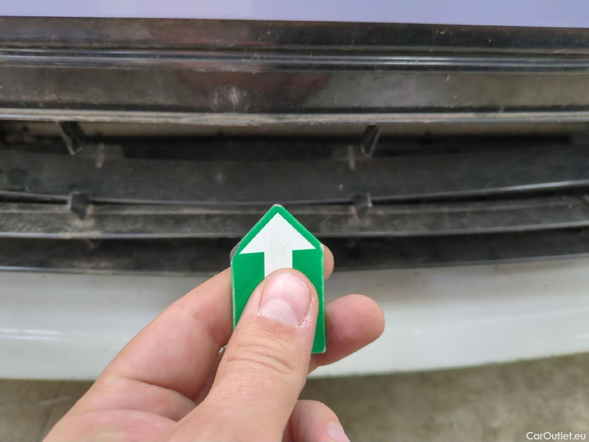  Toyota  Yaris TOYOTA  Hybride 5p Berline 1.5 VVT-I HYBRID France Business #14