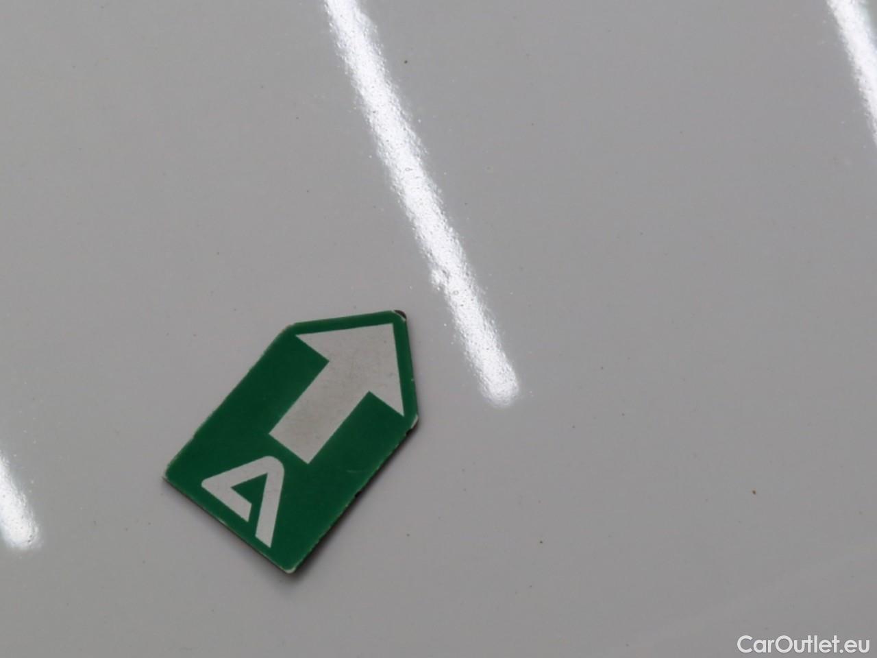  Toyota  Yaris TOYOTA  Hybride 5p Berline 1.5 VVT-I HYBRID France Business #17