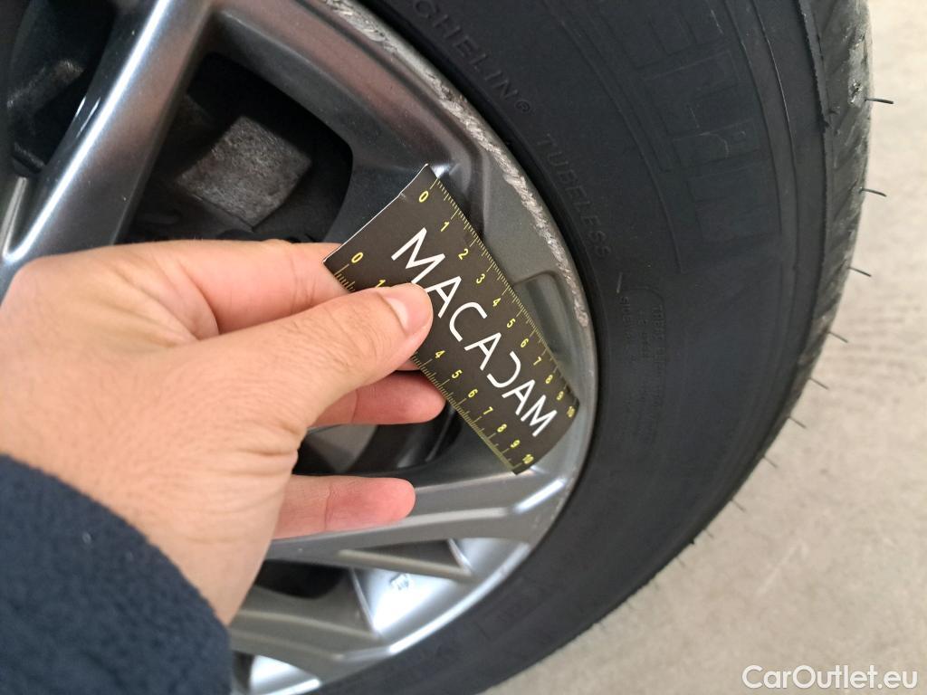  Toyota  Yaris TOYOTA  Hybride 5p Berline 1.5 VVT-I HYBRID Dynamic Business #6