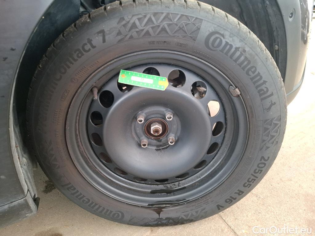  Citroen  C3 CITROEN  / 2016 / 5P / Berline PureTech 110 S&S BVM6 Shine Business #9