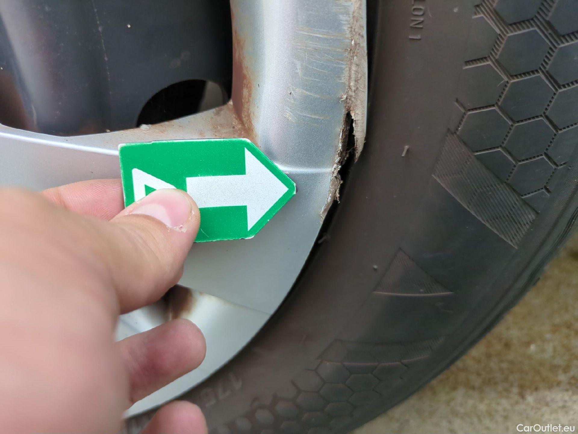  Toyota  Yaris TOYOTA  Hybride 5p Berline 1.5 VVT-I HYBRID France Business #1