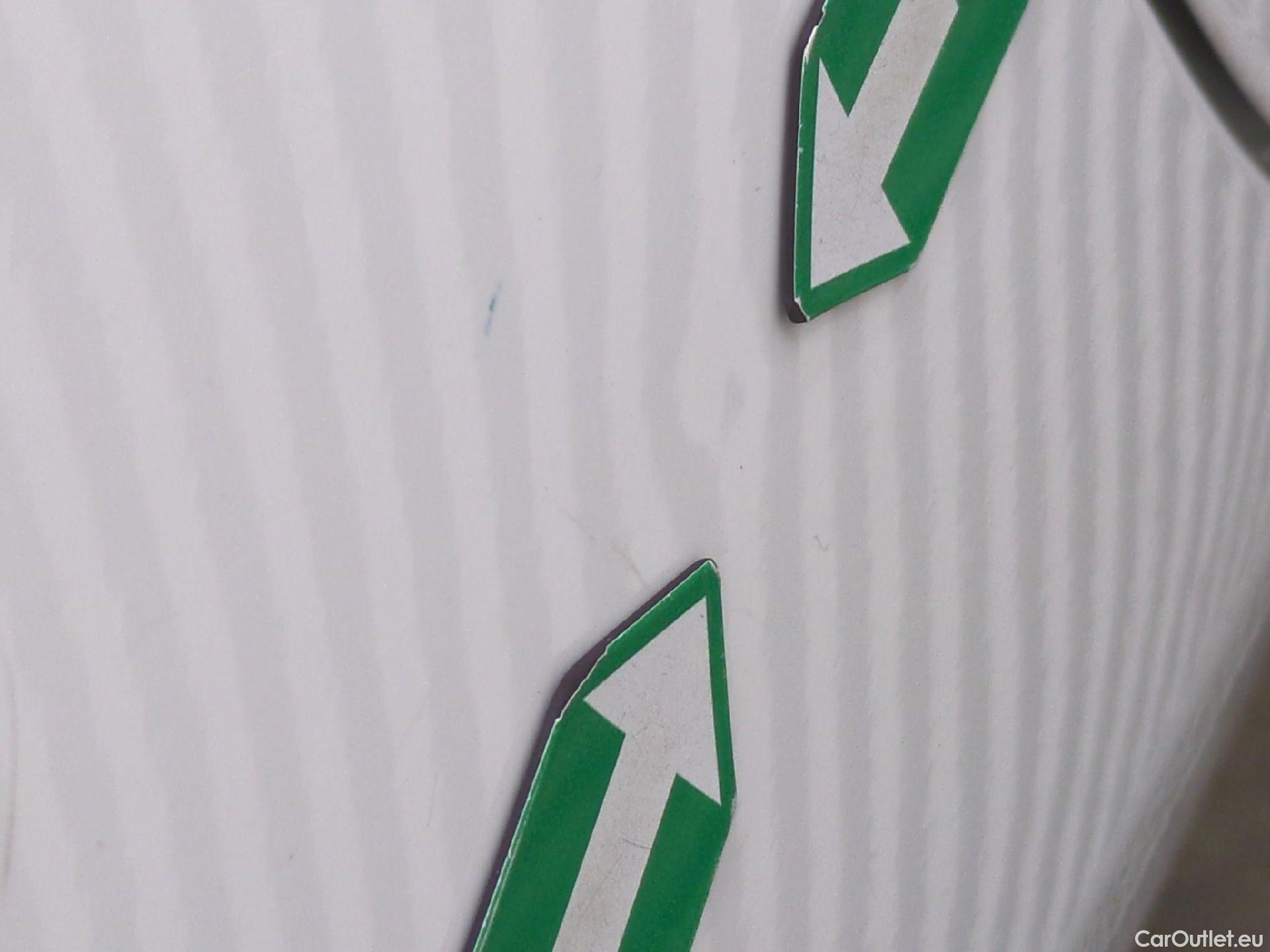  Toyota  Yaris TOYOTA  Hybride 5p Berline 1.5 VVT-I HYBRID France Business #5