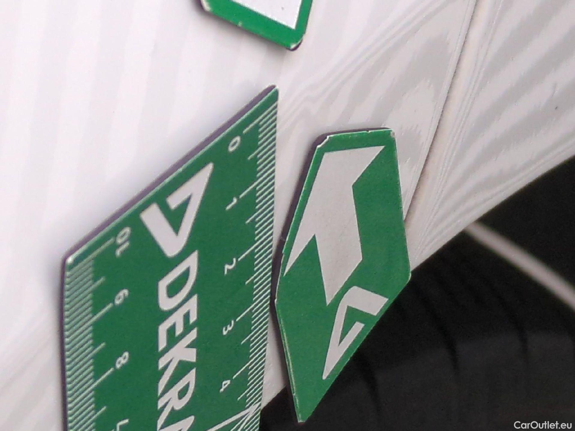  Toyota  Yaris TOYOTA  Hybride 5p Berline 1.5 VVT-I HYBRID France Business #19