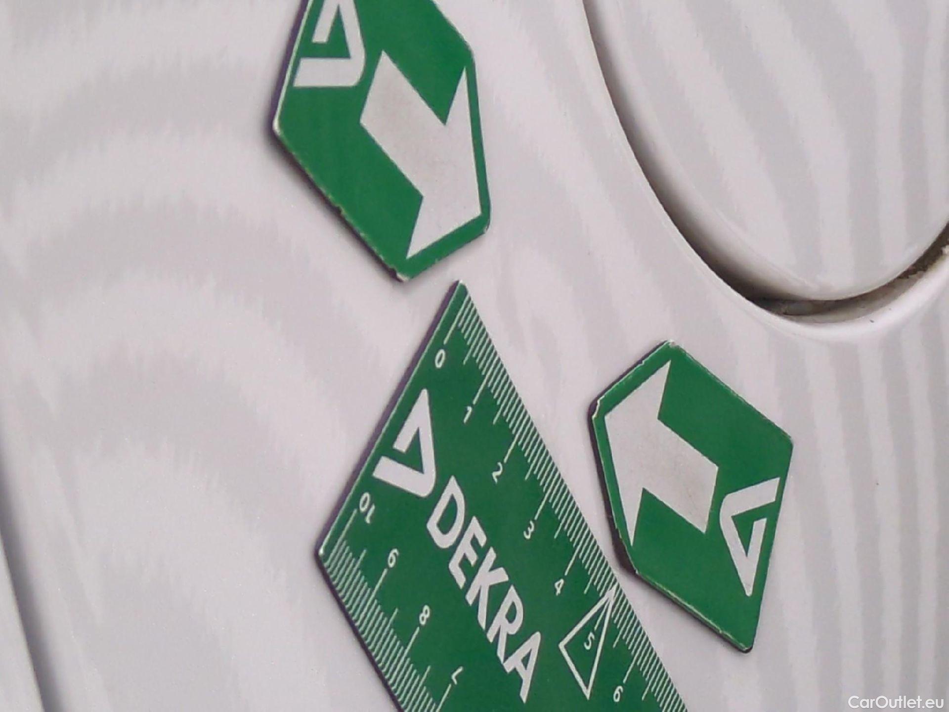  Toyota  Yaris TOYOTA  Hybride 5p Berline 1.5 VVT-I HYBRID France Business #20