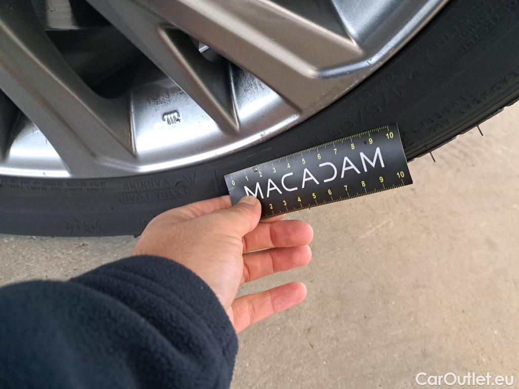  Toyota  Yaris TOYOTA  Hybride 5p Berline 1.5 VVT-I HYBRID Dynamic Business #8