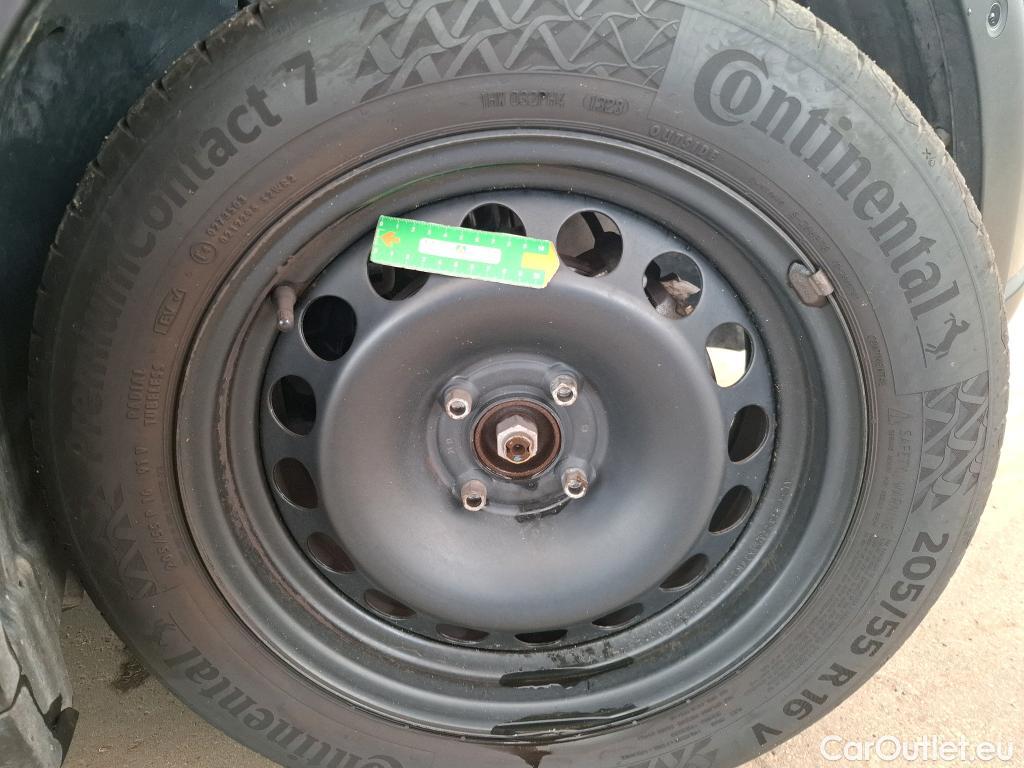  Citroen  C3 CITROEN  / 2016 / 5P / Berline PureTech 110 S&S BVM6 Shine Business #10