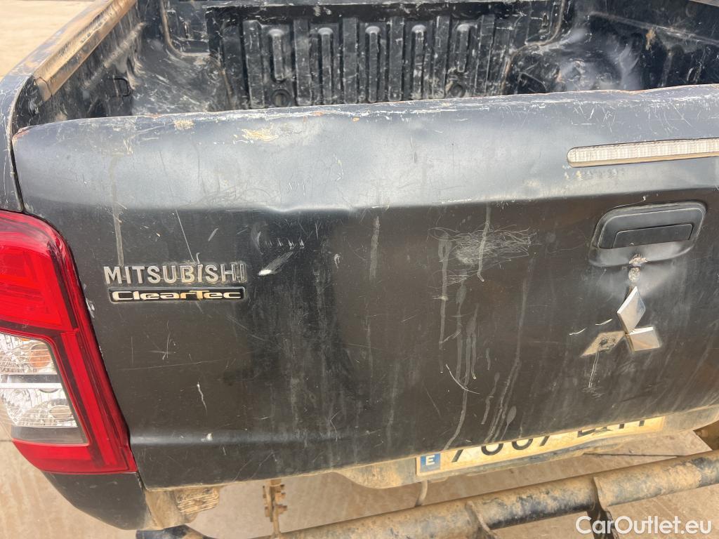  Mitsubishi  L200 MITSUBISHI  / 2019 / 4P / pickup doble cabina D/C 220 DI-D M-Pro #6