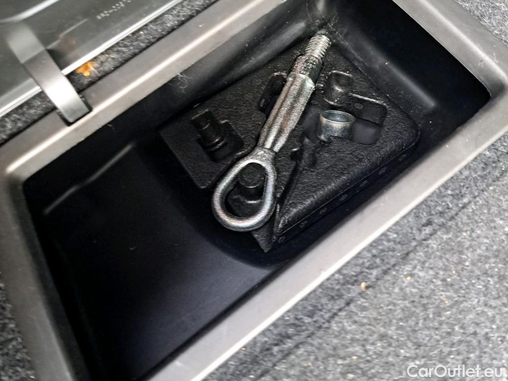  Bmw  Serie 5 BMW  / 2020 / 4P / sedán 520dA xDrive #9