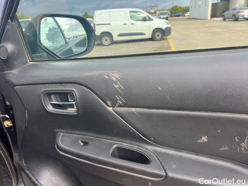  Mitsubishi  L200 MITSUBISHI  / 2019 / 4P / pickup doble cabina D/C 220 DI-D M-Pro #47