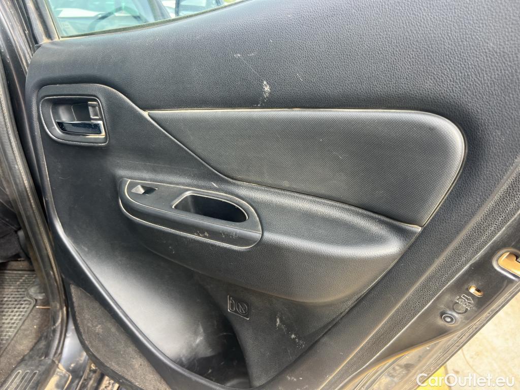  Mitsubishi  L200 MITSUBISHI  / 2019 / 4P / pickup doble cabina D/C 220 DI-D M-Pro #51