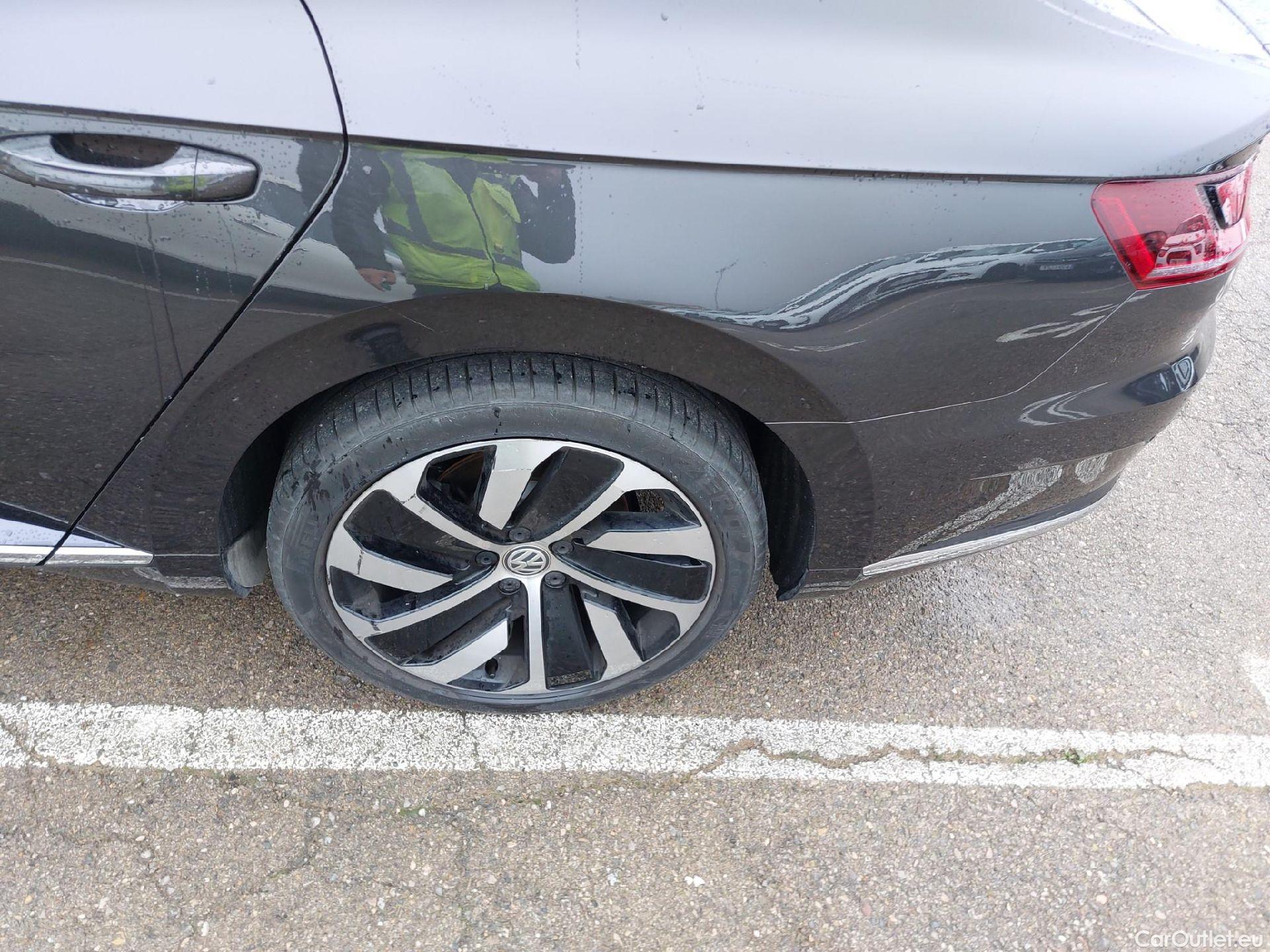  Volkswagen  Arteon VOLKSWAGEN  / 2017 / 5P / berlina con portón R-Line 2.0 TDI 110kW (150CV) DSG #16