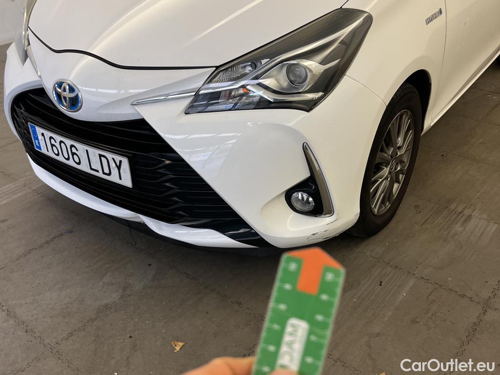  Toyota  Yaris TOYOTA  / 2017 / 5P / berlina con portón 1.5 100H Active #12