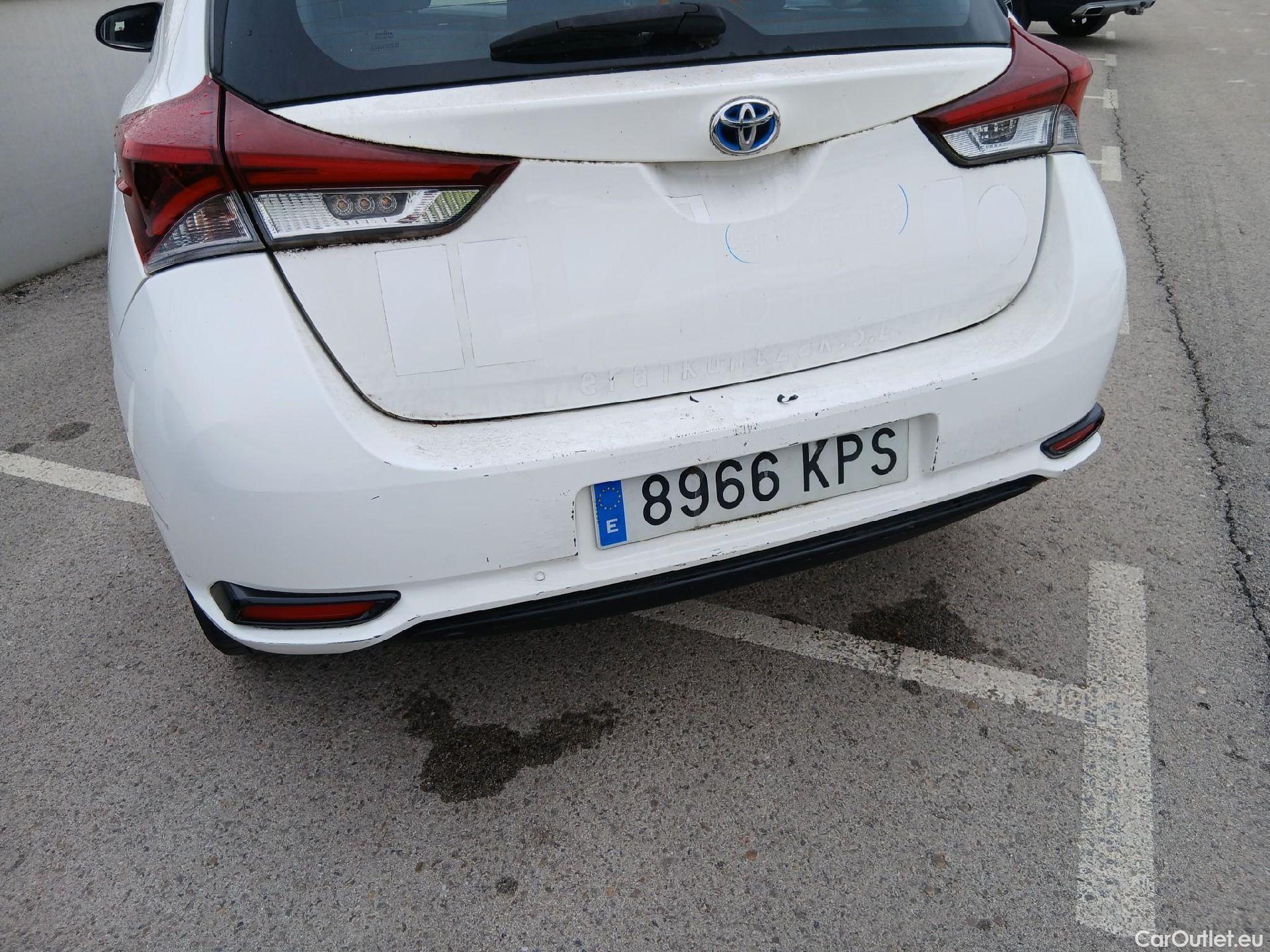  Toyota  Auris TOYOTA  / 2015 / 5P / berlina con portón 1.8 140H Hybrid Business #17