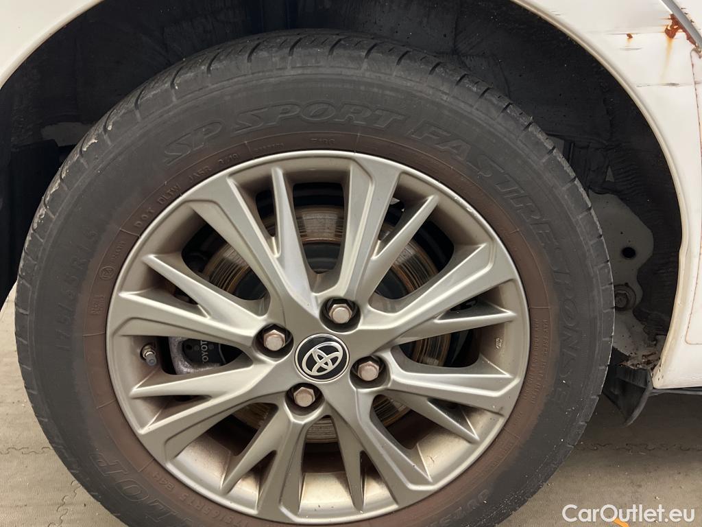  Toyota  Yaris TOYOTA  / 2017 / 5P / berlina con portón 1.5 100H Active #17