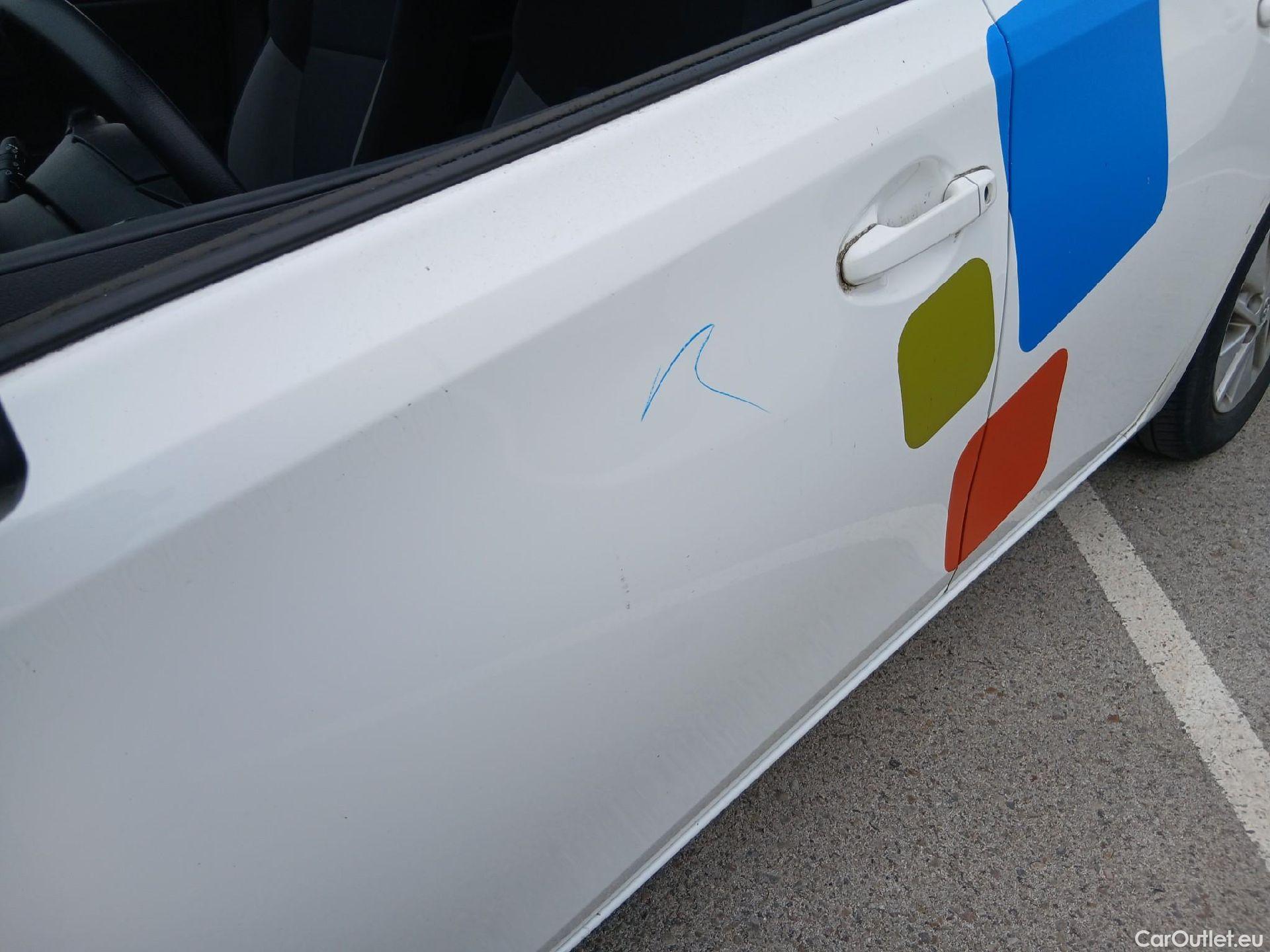  Toyota  Auris TOYOTA  / 2015 / 5P / berlina con portón 1.8 140H Hybrid Business #11