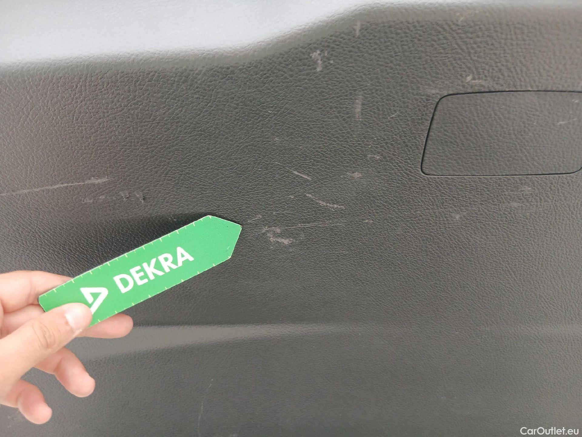  Toyota  Auris TOYOTA  / 2015 / 5P / berlina con portón 1.8 140H Hybrid Business #26