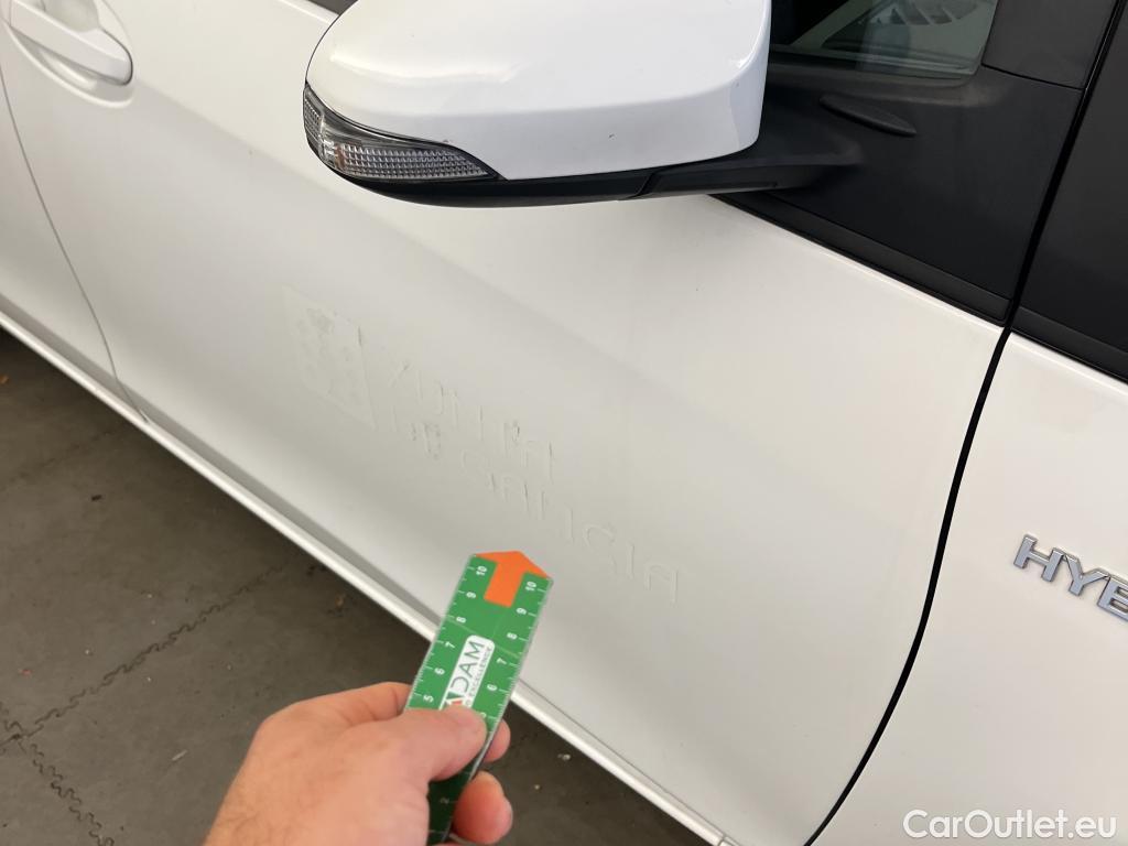  Toyota  Yaris TOYOTA  / 2017 / 5P / berlina con portón 1.5 100H Active #10