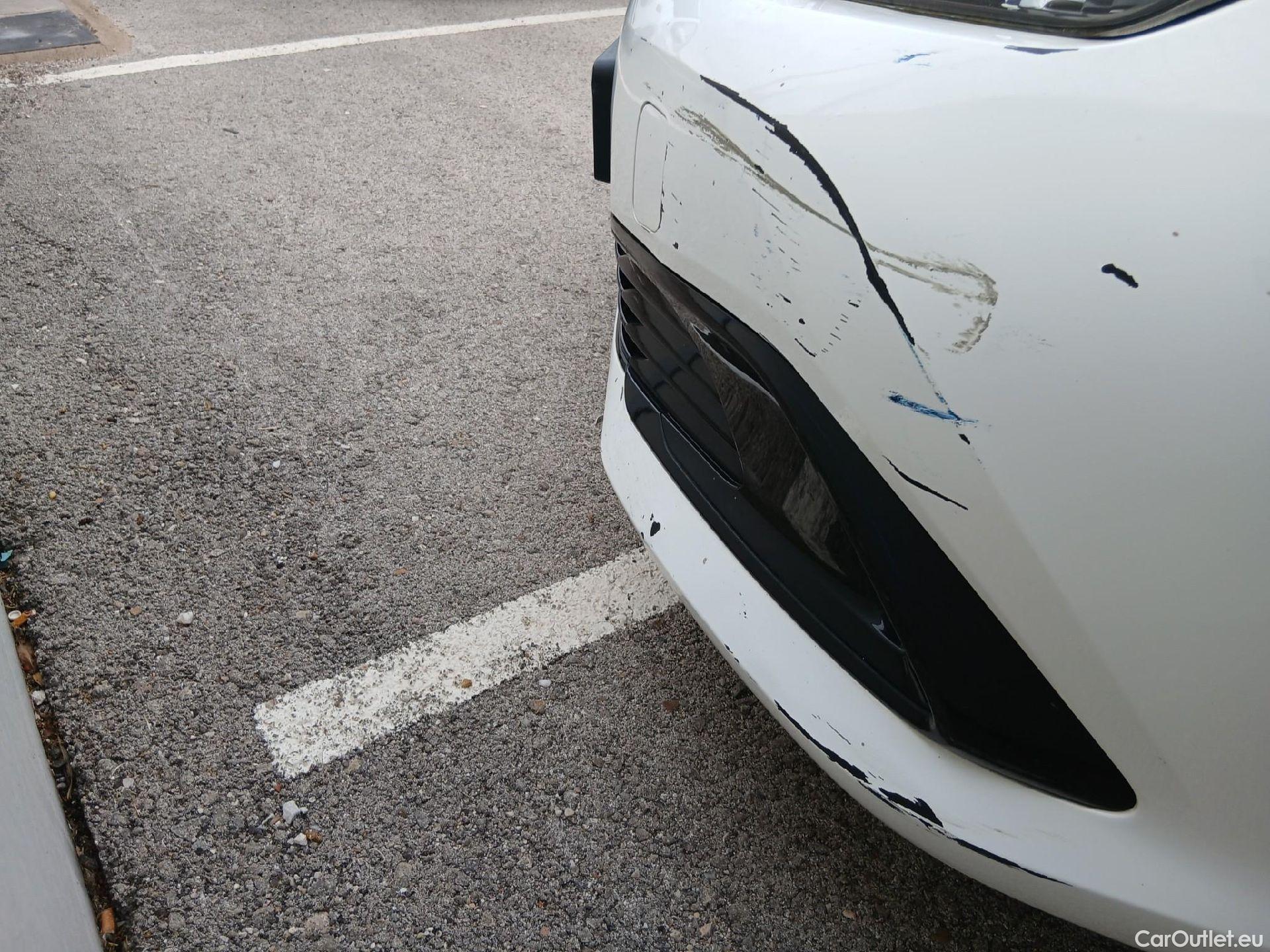  Toyota  Auris TOYOTA  / 2015 / 5P / berlina con portón 1.8 140H Hybrid Business #5