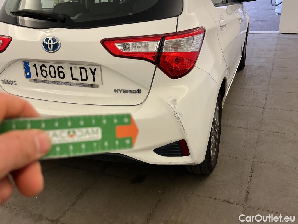  Toyota  Yaris TOYOTA  / 2017 / 5P / berlina con portón 1.5 100H Active #14