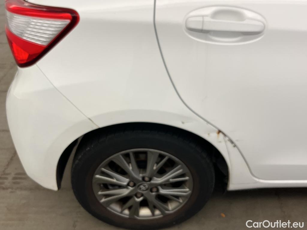  Toyota  Yaris TOYOTA  / 2017 / 5P / berlina con portón 1.5 100H Active #1