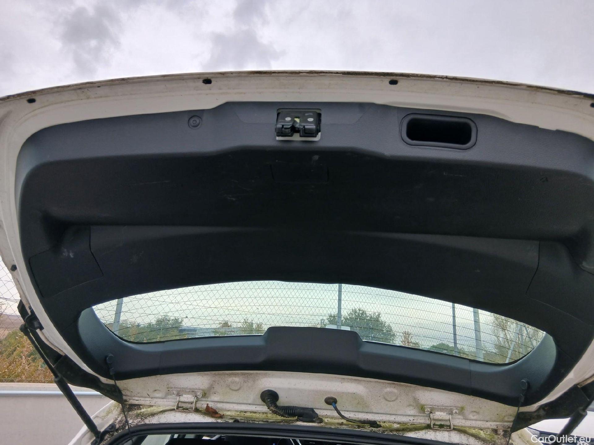  Toyota  Auris TOYOTA  / 2015 / 5P / berlina con portón 1.8 140H Hybrid Business #27