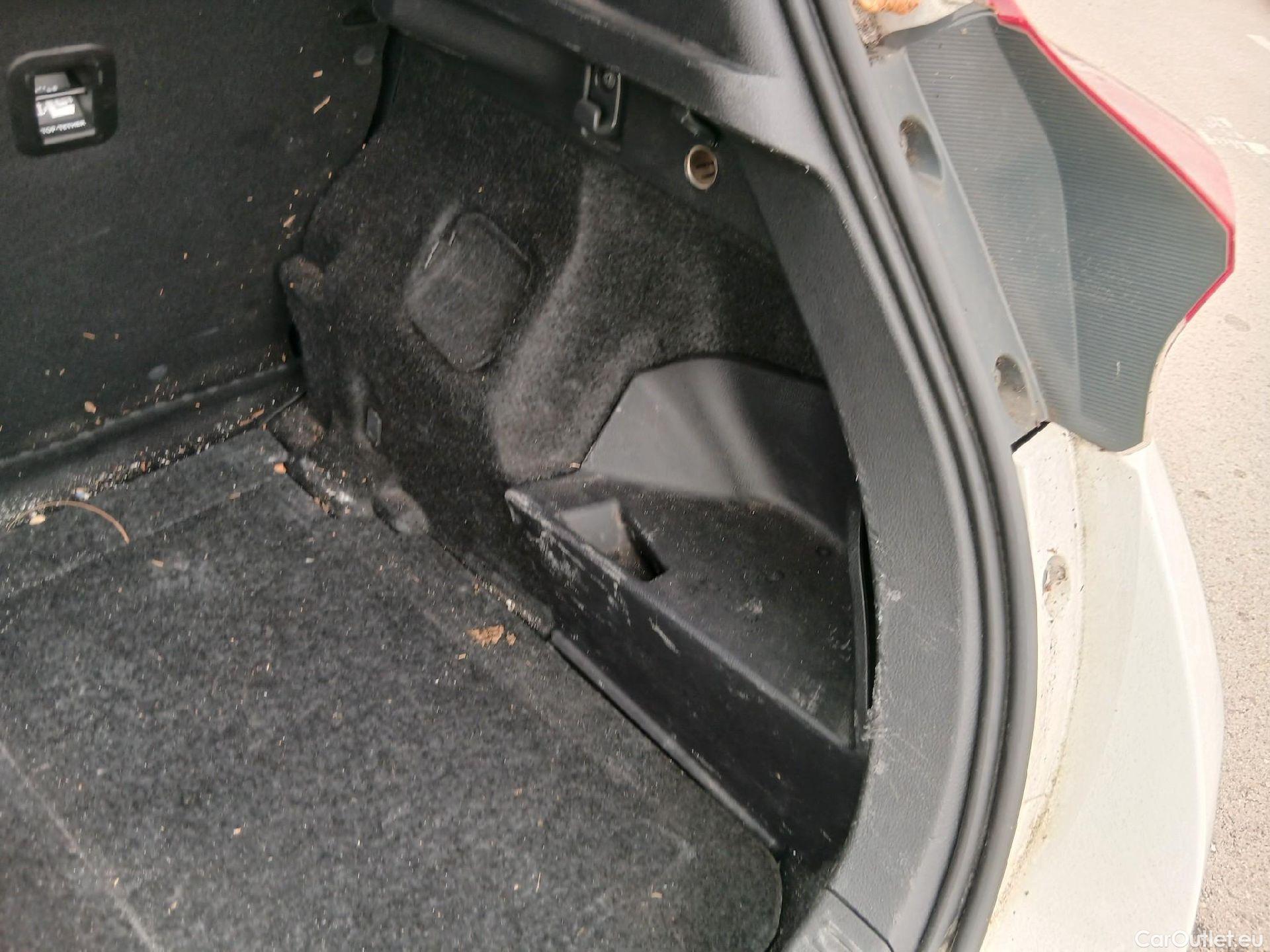  Toyota  Auris TOYOTA  / 2015 / 5P / berlina con portón 1.8 140H Hybrid Business #30