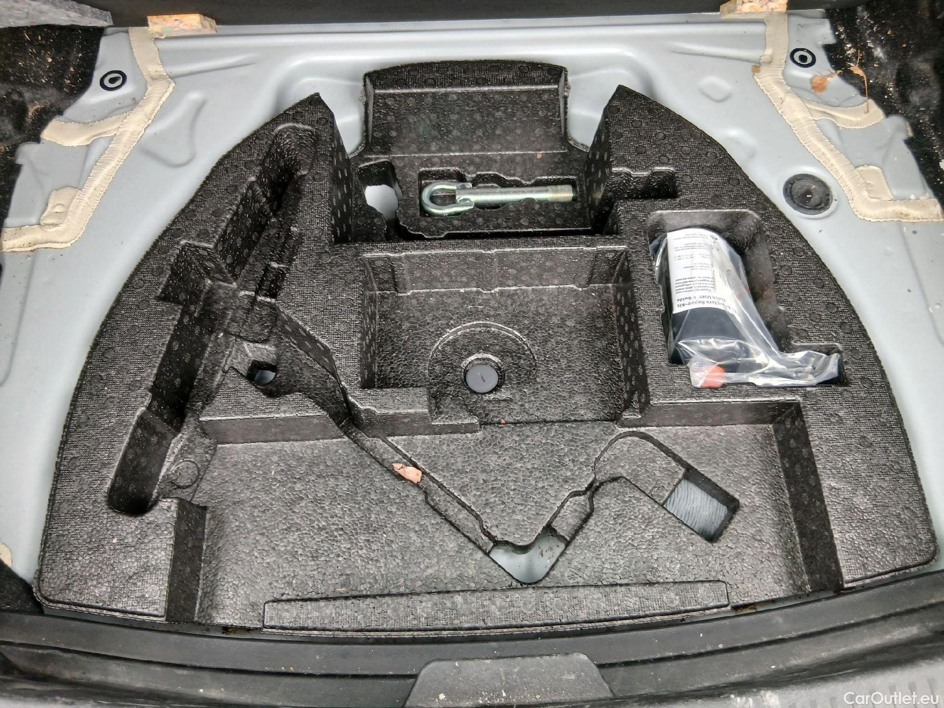  Toyota  Auris TOYOTA  / 2015 / 5P / berlina con portón 1.8 140H Hybrid Business #42