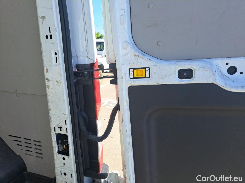  Ford  Transit FORD  / 2013 / 4P / furgón 350 96kW L2H2 Van Trend FWD #79