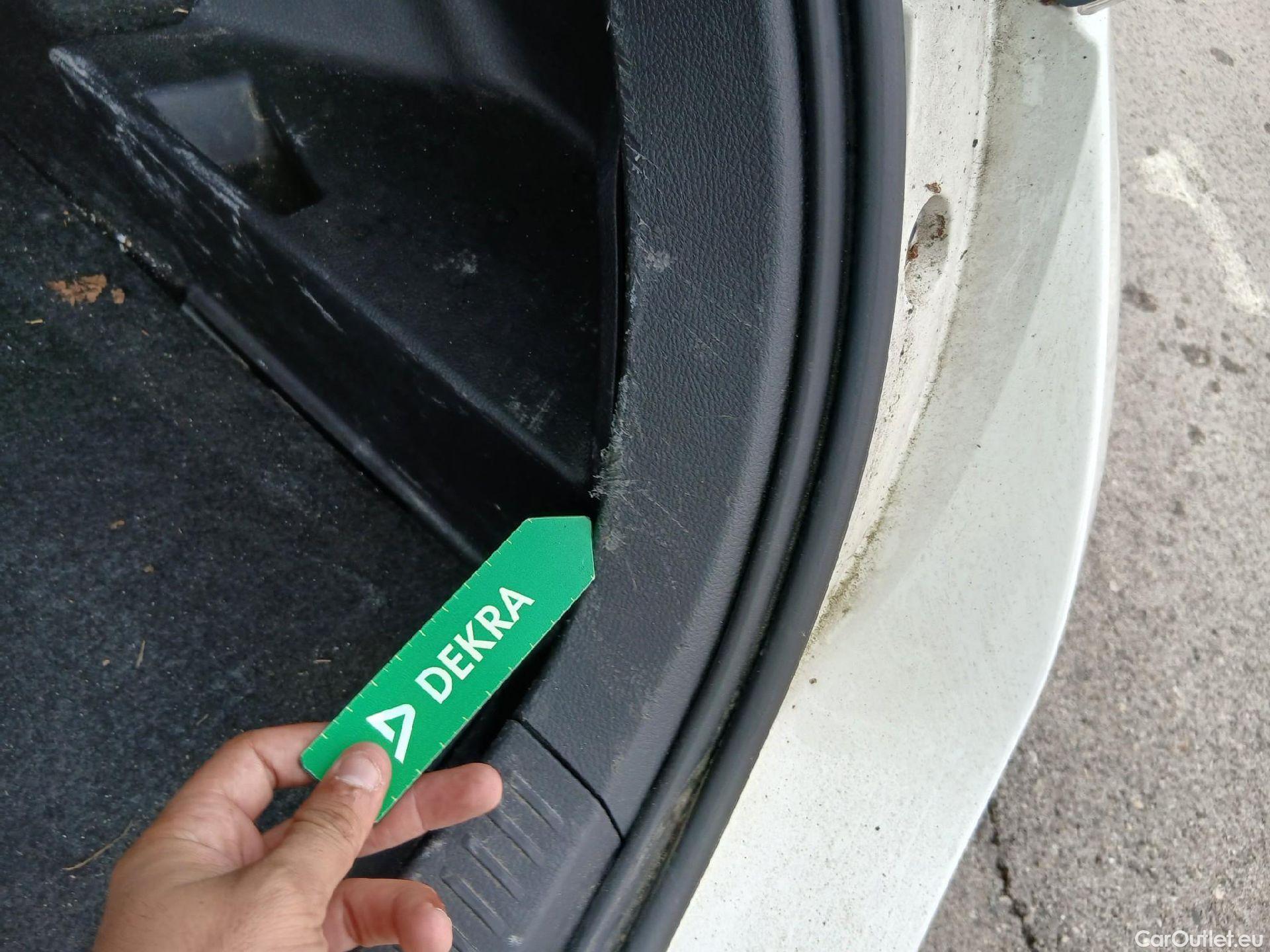  Toyota  Auris TOYOTA  / 2015 / 5P / berlina con portón 1.8 140H Hybrid Business #31