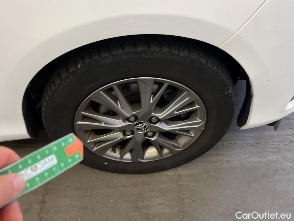  Toyota  Yaris TOYOTA  / 2017 / 5P / berlina con portón 1.5 100H Active #8