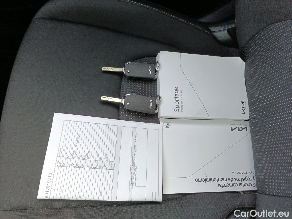  KIA  Sportage KIA  / 2022 / 5P / todoterreno 1.6 T-GDi 118kW (160CV) Drive 17