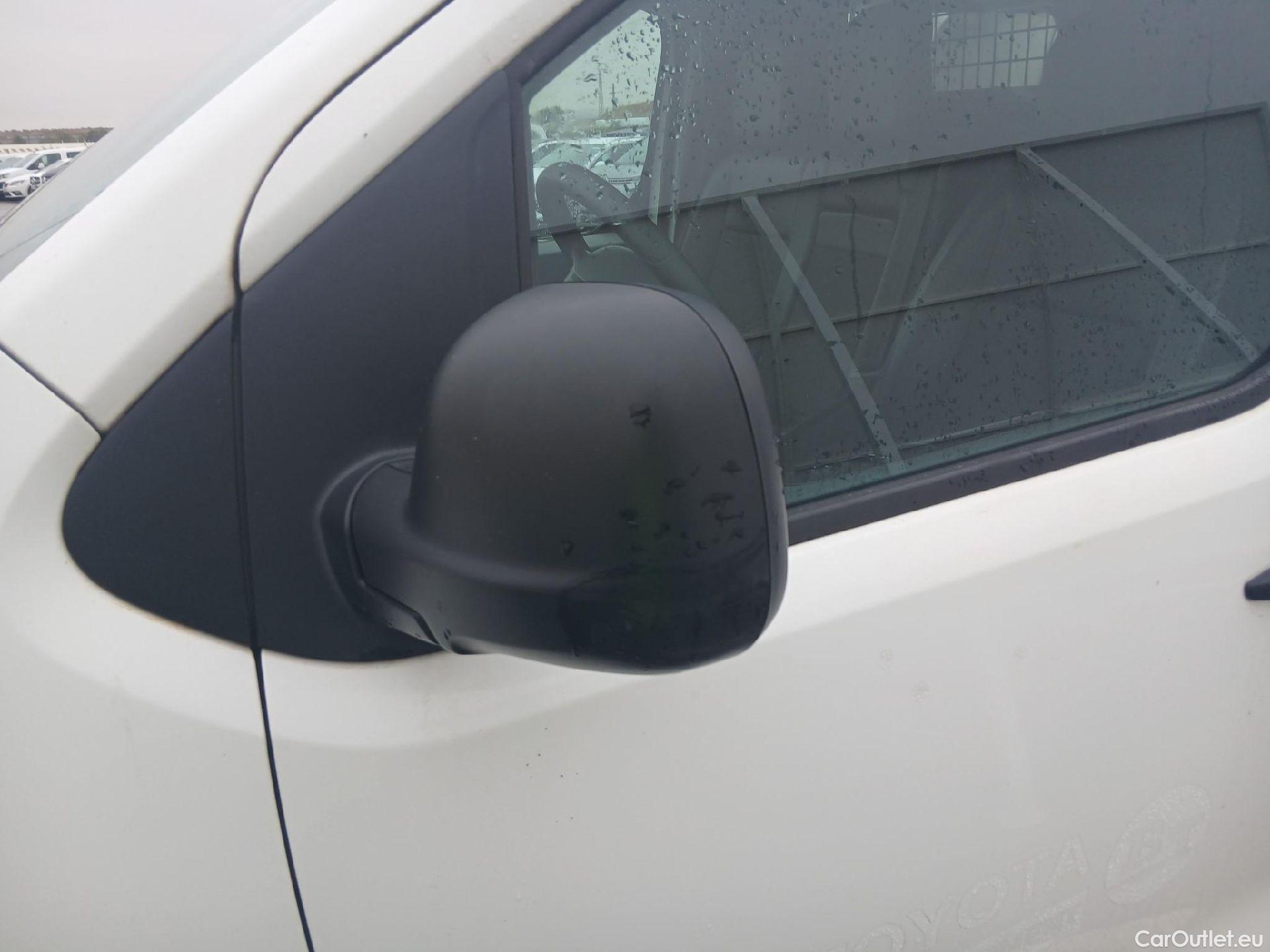  Toyota  Proace TOYOTA  / 2016 / 4P / furgón FU. MEDIO (L1) 2.0D 90kW COMFORT CARGA + #19