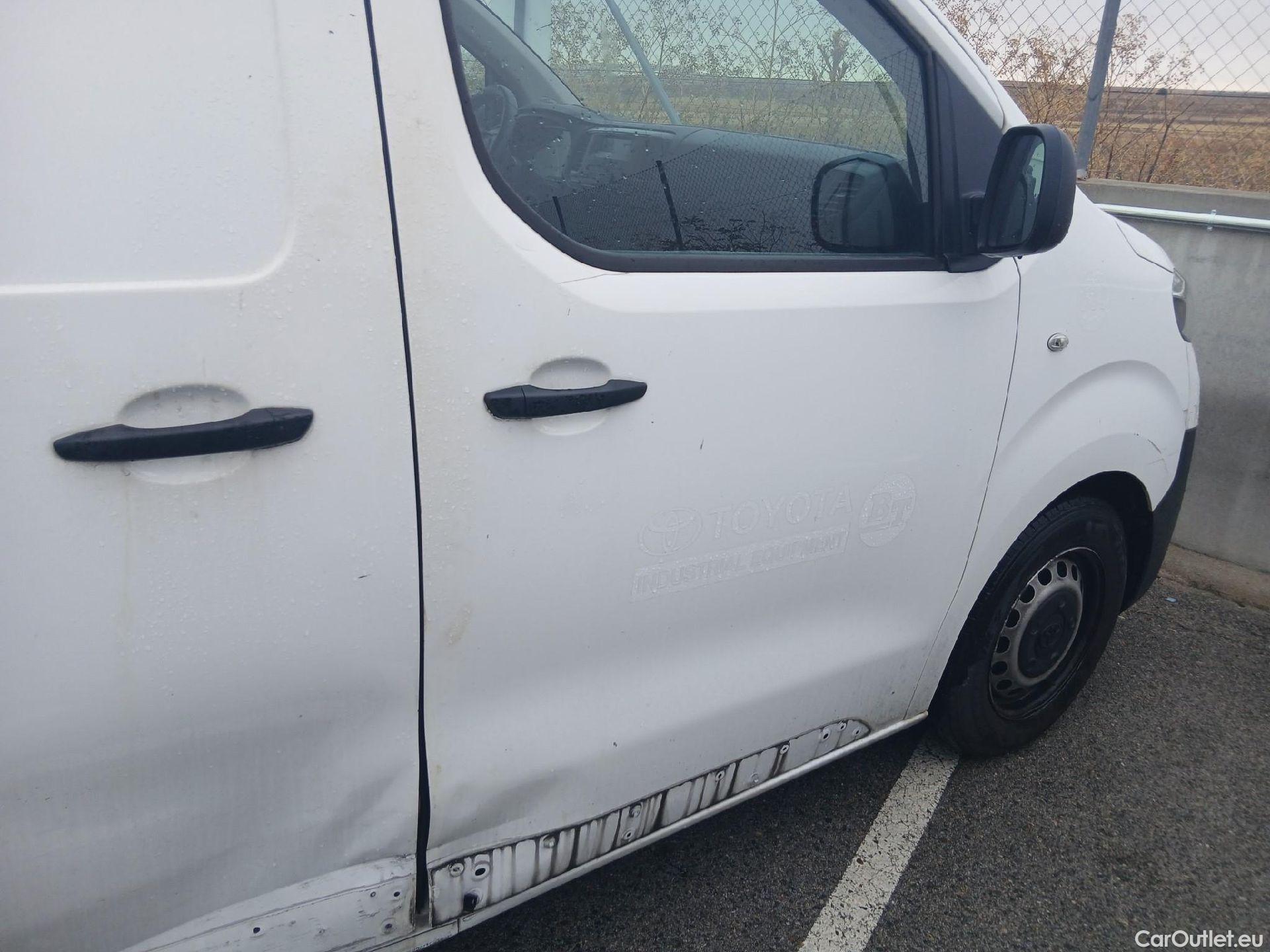  Toyota  Proace TOYOTA  / 2016 / 4P / furgón FU. MEDIO (L1) 2.0D 90kW COMFORT CARGA + #44