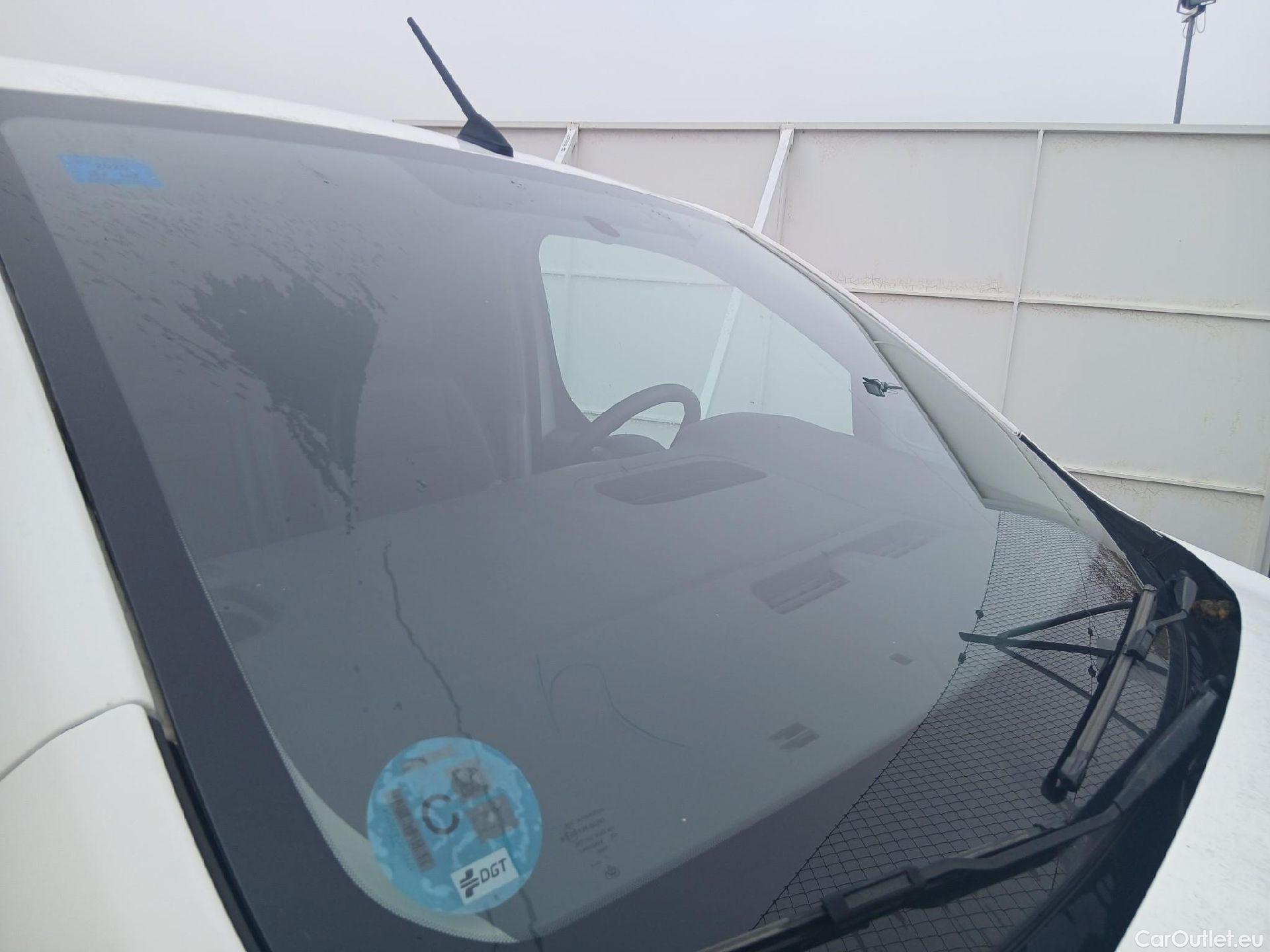  Toyota  Proace TOYOTA  / 2016 / 4P / furgón FU. MEDIO (L1) 2.0D 90kW COMFORT CARGA + #7