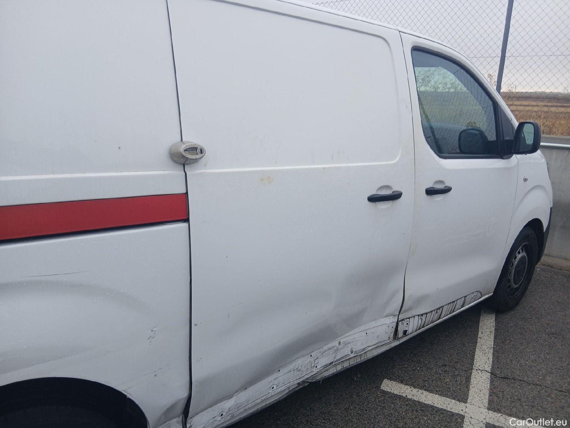  Toyota  Proace TOYOTA  / 2016 / 4P / furgón FU. MEDIO (L1) 2.0D 90kW COMFORT CARGA + #39