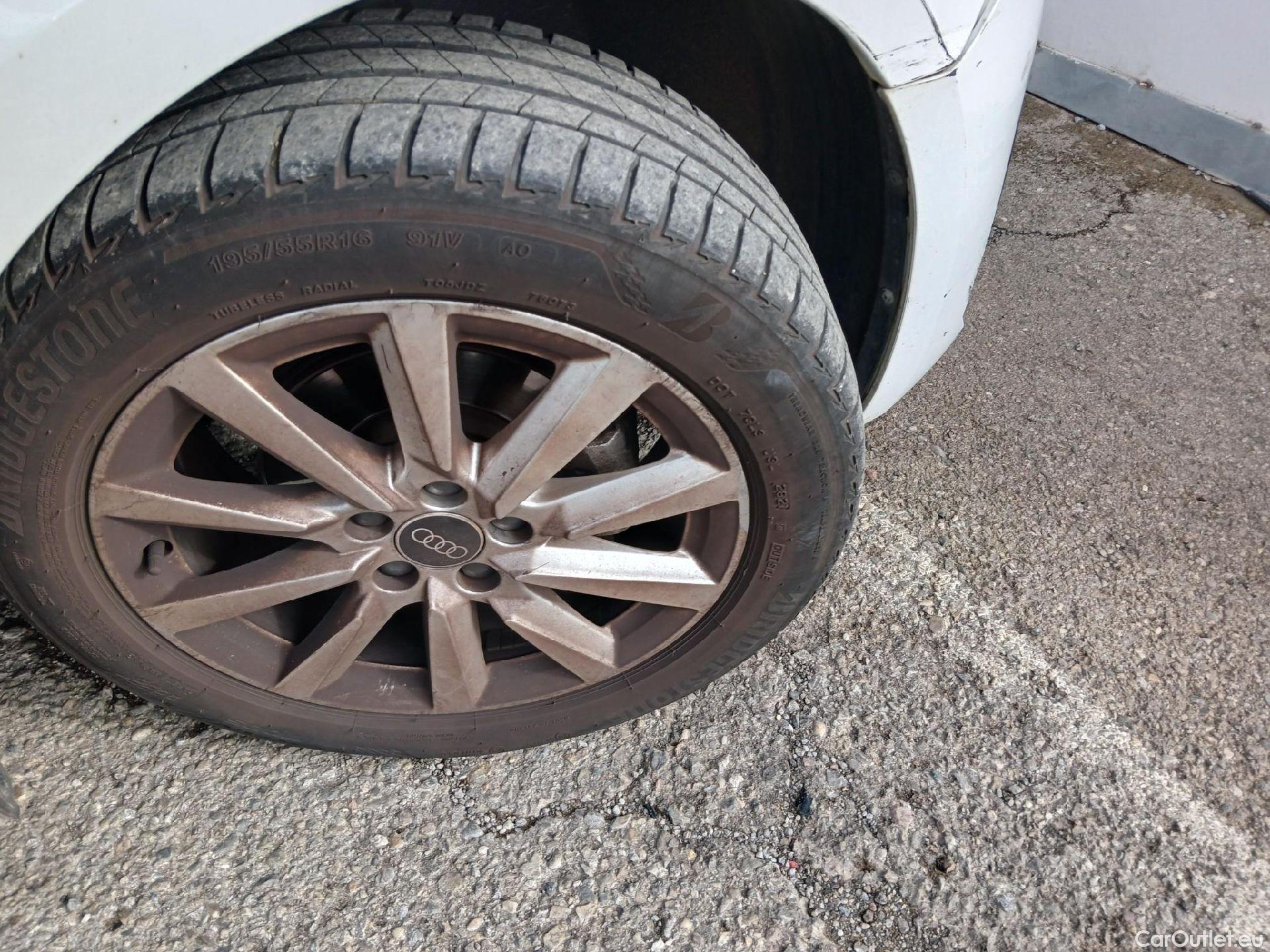  Audi  A1 Sportback AUDI A1 / 2018 / 5P / berlina con portón Sportback Advanced 25 TFSI 70kW (95CV) #50