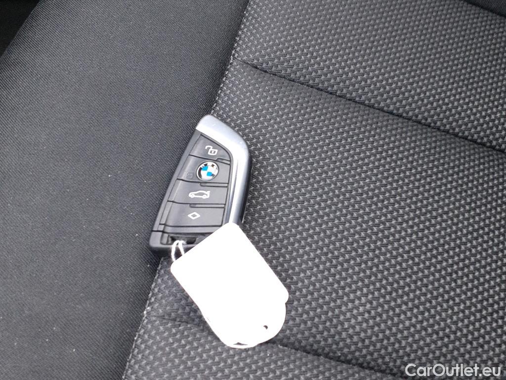  Bmw  Serie 3 BMW  / 2019 / 5P / familiar 318d Auto.Touring #2