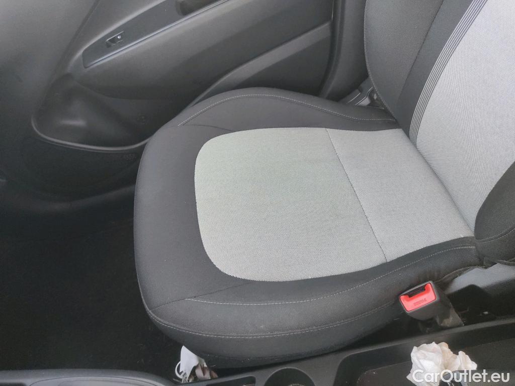  Hyundai  i10 HYUNDAI  / 2020 / 5P / berlina con portón 1.0 Essence #13