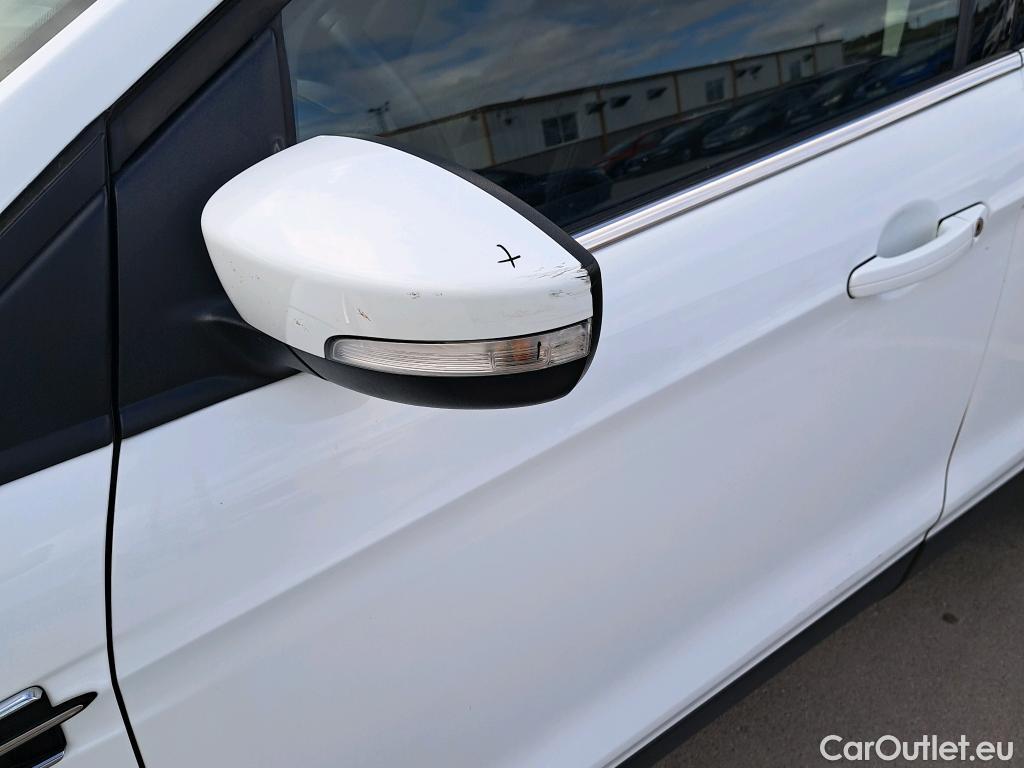  Ford  Kuga FORD  / 2016 / 5P / todoterreno 1.5 EcoBoost 88kW 4x2 Trend+ (CX) #29