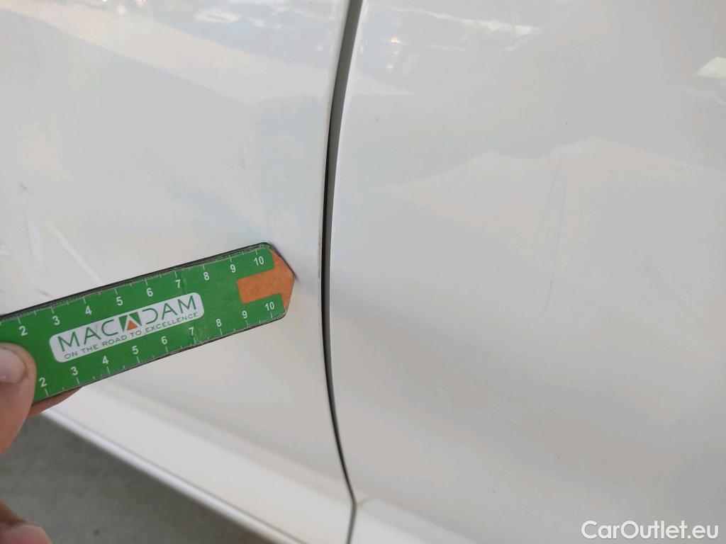  Hyundai  i10 HYUNDAI  / 2020 / 5P / berlina con portón 1.0 Essence #18