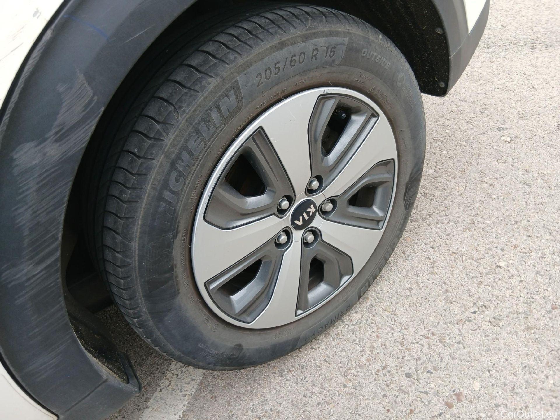  KIA  Niro KIA  Hïbrido Enchufable / 2016 / 5P / crossover 1.6 GDi Híbrido Enchufable 104kW Drive #13