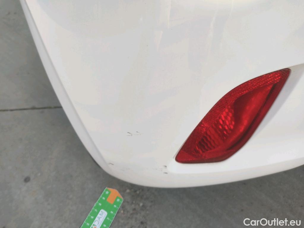  Hyundai  i10 HYUNDAI  / 2020 / 5P / berlina con portón 1.0 Essence #9