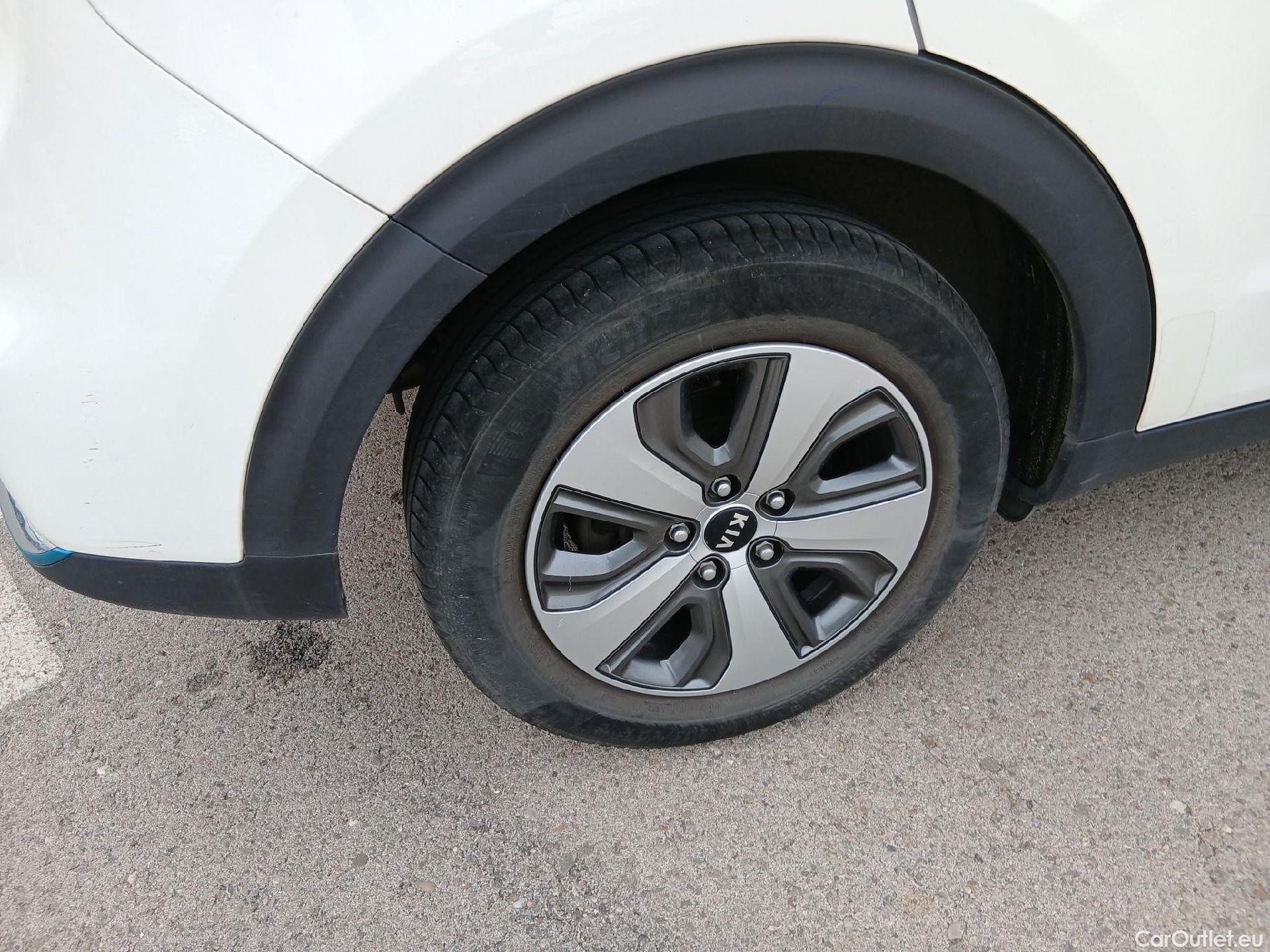  KIA  Niro KIA  Hïbrido Enchufable / 2016 / 5P / crossover 1.6 GDi Híbrido Enchufable 104kW Drive #25