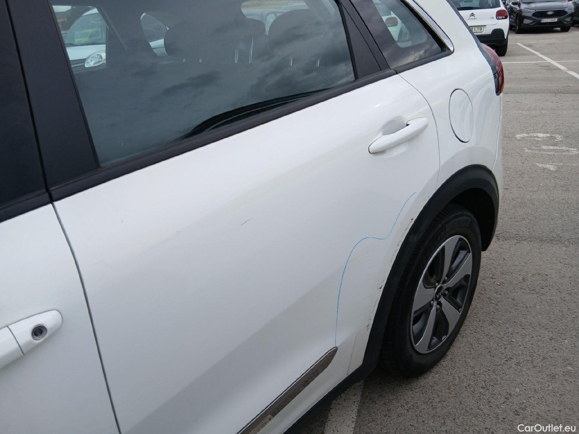  KIA  Niro KIA  Hïbrido Enchufable / 2016 / 5P / crossover 1.6 GDi Híbrido Enchufable 104kW Drive #9