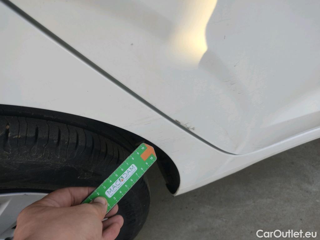  Hyundai  i10 HYUNDAI  / 2020 / 5P / berlina con portón 1.0 Essence #24