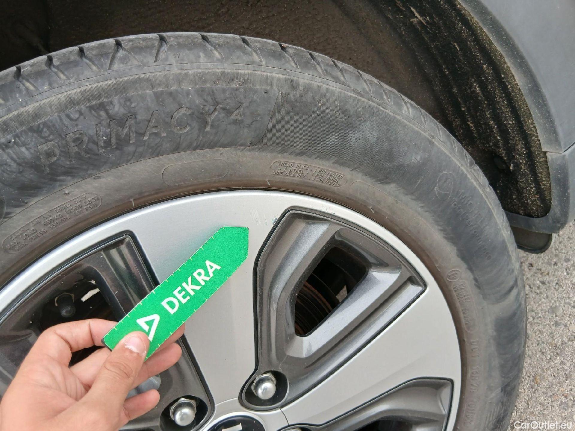  KIA  Niro KIA  Hïbrido Enchufable / 2016 / 5P / crossover 1.6 GDi Híbrido Enchufable 104kW Drive #26