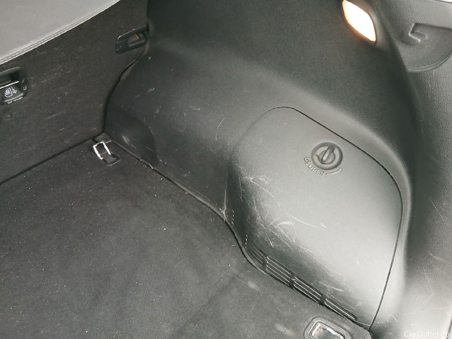  KIA  Niro KIA  Hïbrido Enchufable / 2016 / 5P / crossover 1.6 GDi Híbrido Enchufable 104kW Drive #37