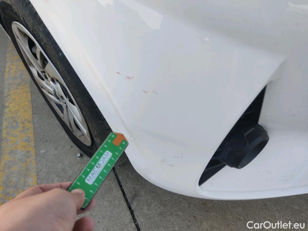  Hyundai  i10 HYUNDAI  / 2020 / 5P / berlina con portón 1.0 Essence #7